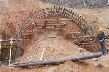 布拖钢花管锚杆施工